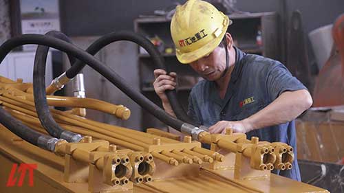 挖掘機(jī)加長臂廠家.jpg 挖掘機(jī)加長臂廠家.jpg