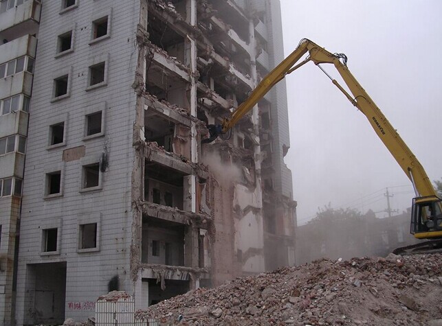 挖掘機(jī)拆樓臂 挖掘機(jī)拆樓臂