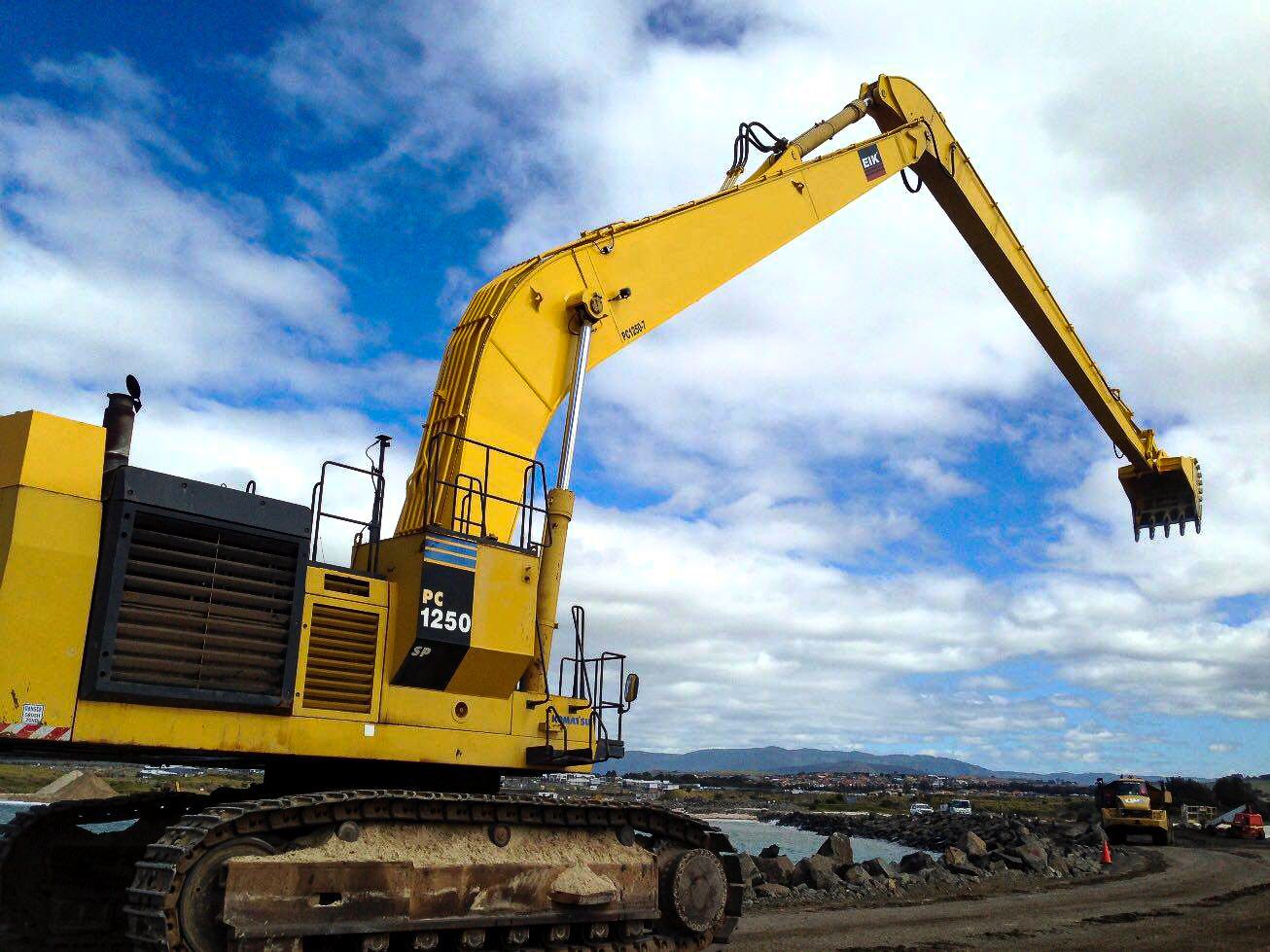 挖掘機加長臂.jpg 挖掘機加長臂.jpg