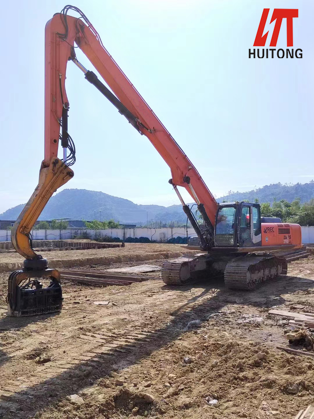 挖掘機(jī)加長臂.jpg 挖掘機(jī)加長臂.jpg