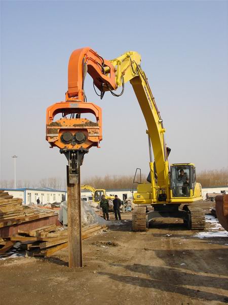挖掘機(jī)打樁臂.jpg 挖掘機(jī)打樁臂.jpg