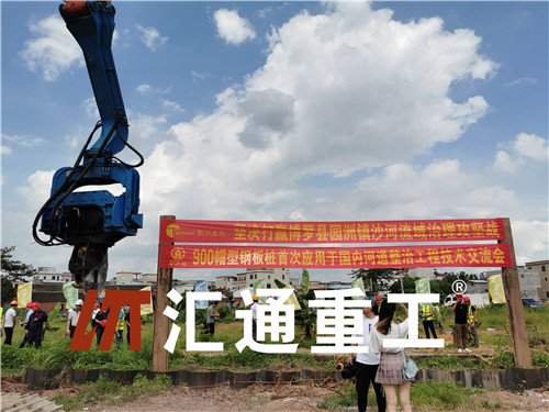 挖掘機(jī)打樁臂.jpg 挖掘機(jī)打樁臂.jpg